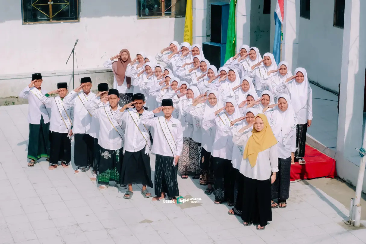 Kebersamaan santri Pondok Pesantren Manbaul Hikmah Bulakamba Brebes
