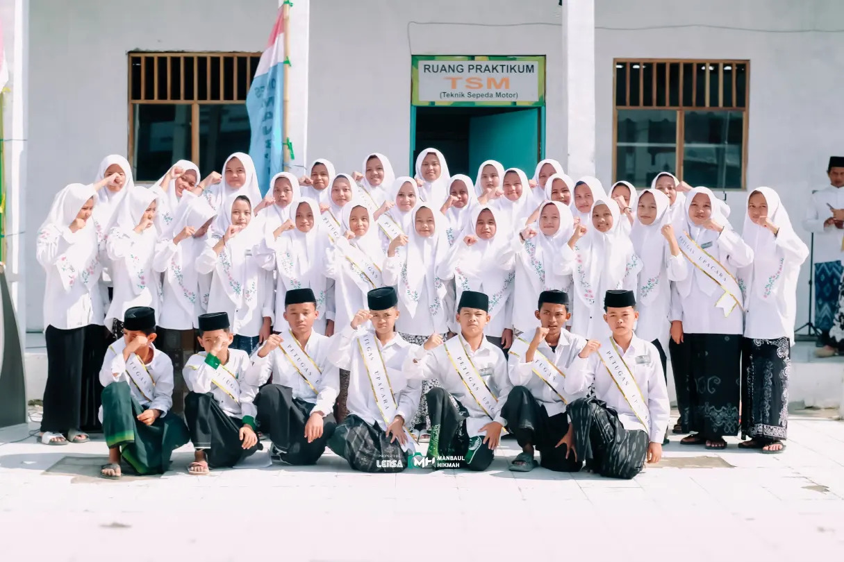 Kegiatan pendidikan Islam Pondok Pesantren Manbaul Hikmah Luwungragi